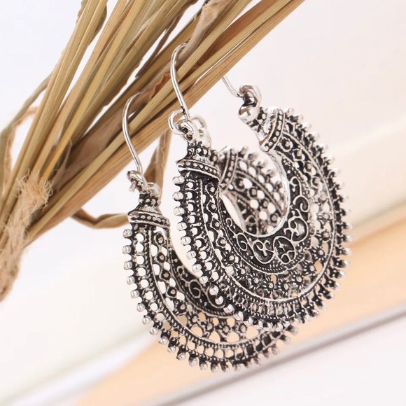 Tibetian Silver Round Ear Hook Tribal Earrings - Picture 4 of 7